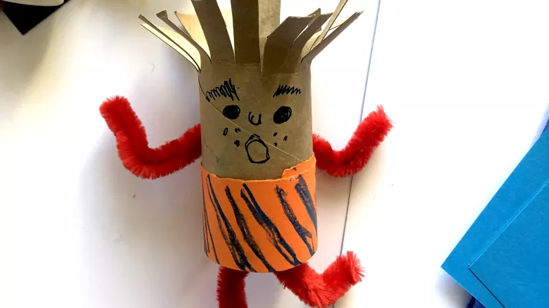 Make toilet roll puppets